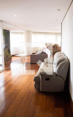 Apartamento para alugar com 260m², 3 quartos e 4 vagas