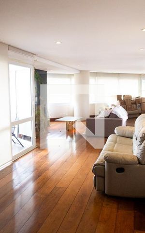 Apartamento para alugar com 260m², 3 quartos e 4 vagas