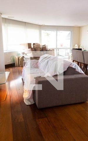 Apartamento para alugar com 260m², 3 quartos e 4 vagas