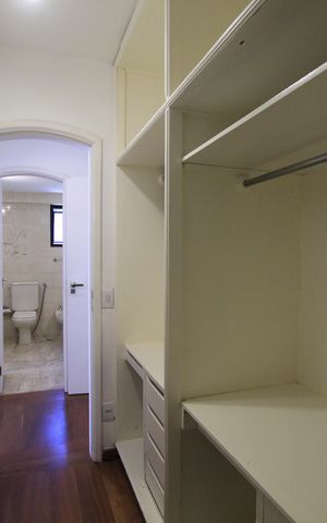 Apartamento para alugar com 190m², 3 quartos e 3 vagasCloset da Suíte  1
