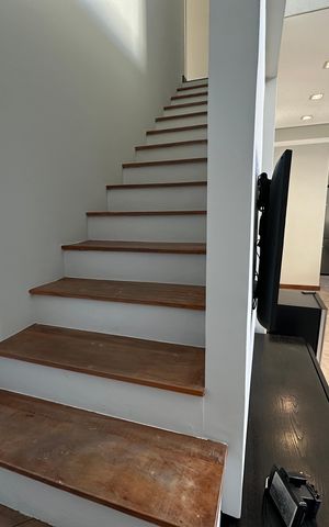 Apartamento à venda com 78m², 1 quarto e 2 vagas Apartamento à venda com 78m², 1 quarto e 2 vagasEscada