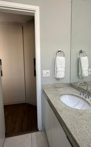Apartamento à venda com 78m², 1 quarto e 2 vagas Apartamento à venda com 78m², 1 quarto e 2 vagasBanheiro da Suíte