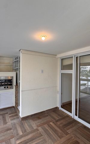 Apartamento à venda com 87m², 2 quartos e 1 vaga Apartamento à venda com 87m², 2 quartos e 1 vagaVaranda