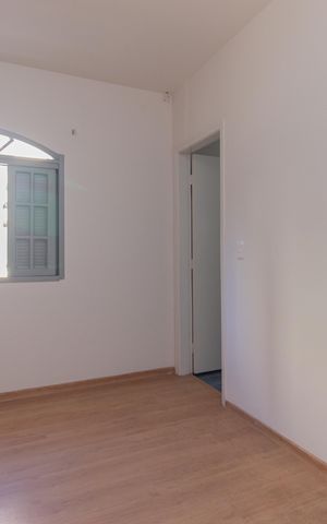 Casa à venda com 477m², 4 quartos e 4 vagas Casa à venda com 477m², 4 quartos e 4 vagasQuarto