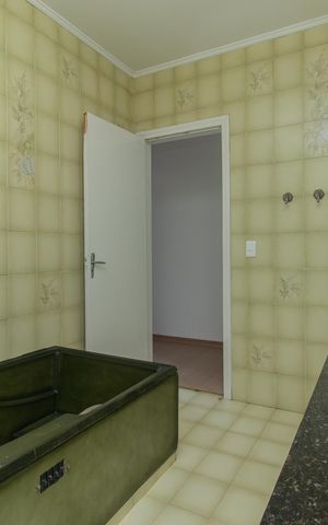 Casa à venda com 477m², 4 quartos e 4 vagas Casa à venda com 477m², 4 quartos e 4 vagasBanheiro da Suíte 2