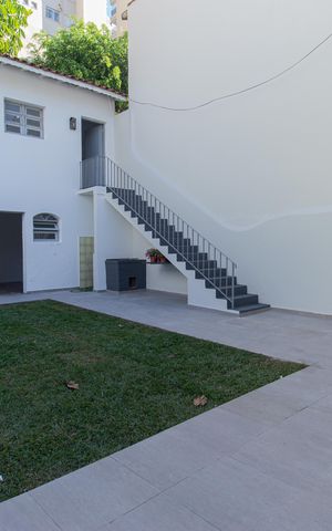 Casa à venda com 477m², 4 quartos e 4 vagas Casa à venda com 477m², 4 quartos e 4 vagasQuintal