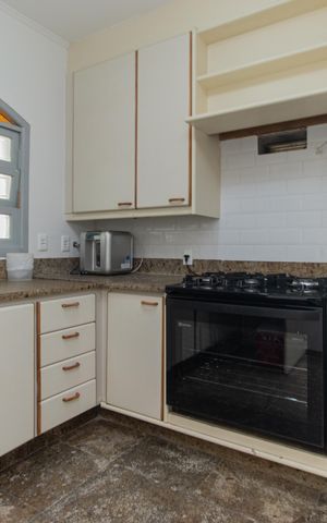 Casa à venda com 477m², 4 quartos e 4 vagas Casa à venda com 477m², 4 quartos e 4 vagasCozinha