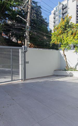 Casa à venda com 477m², 4 quartos e 4 vagas Casa à venda com 477m², 4 quartos e 4 vagasGaragem