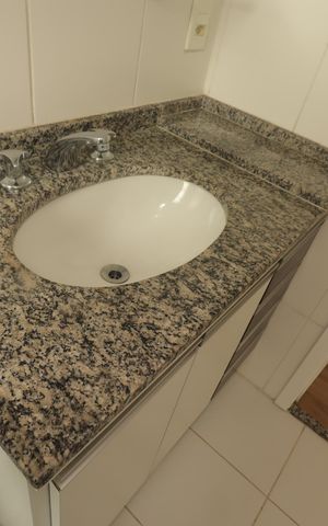Apartamento à venda com 89m², 3 quartos e 2 vagasBanheiro Social - Pia