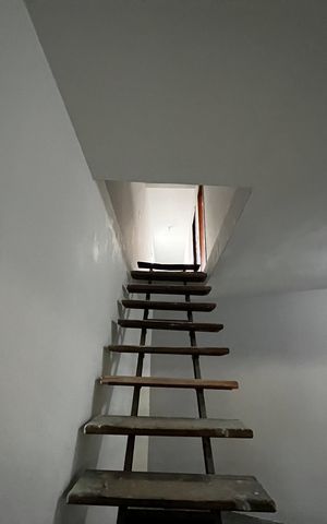 Casa para alugar com 180m², 3 quartos e 1 vagaEscada