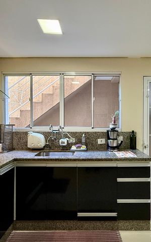 Casa à venda com 174m², 3 quartos e 2 vagas Casa à venda com 174m², 3 quartos e 2 vagasCozinha