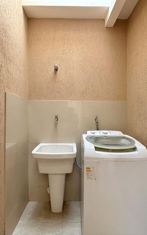 Casa à venda com 174m², 3 quartos e 2 vagas Casa à venda com 174m², 3 quartos e 2 vagasÁrea de Serviço