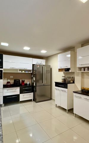 Casa à venda com 174m², 3 quartos e 2 vagas Casa à venda com 174m², 3 quartos e 2 vagasCozinha