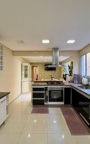 Casa à venda com 174m², 3 quartos e 2 vagas Casa à venda com 174m², 3 quartos e 2 vagasCozinha