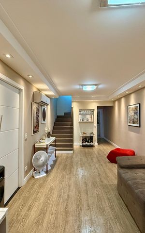 Casa à venda com 174m², 3 quartos e 2 vagas Casa à venda com 174m², 3 quartos e 2 vagasSala