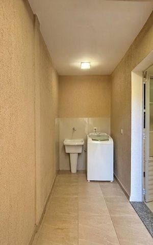 Casa à venda com 174m², 3 quartos e 2 vagas Casa à venda com 174m², 3 quartos e 2 vagasÁrea de Serviço