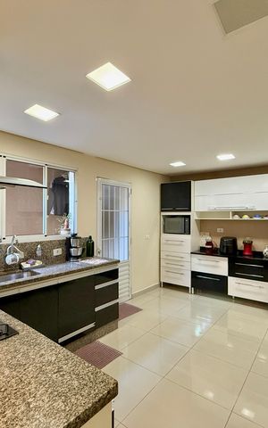 Casa à venda com 174m², 3 quartos e 2 vagas Casa à venda com 174m², 3 quartos e 2 vagasCozinha