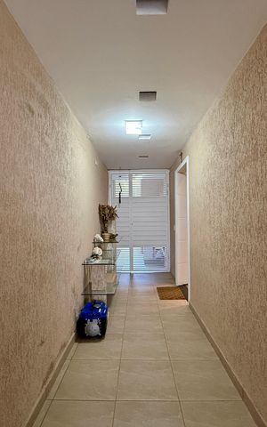 Casa à venda com 174m², 3 quartos e 2 vagas Casa à venda com 174m², 3 quartos e 2 vagasGaragem
