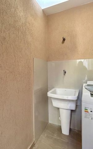 Casa à venda com 174m², 3 quartos e 2 vagas Casa à venda com 174m², 3 quartos e 2 vagasÁrea de Serviço