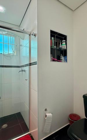 Casa à venda com 174m², 3 quartos e 2 vagas Casa à venda com 174m², 3 quartos e 2 vagasBanheiro Social