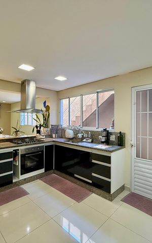 Casa à venda com 174m², 3 quartos e 2 vagas Casa à venda com 174m², 3 quartos e 2 vagasCozinha