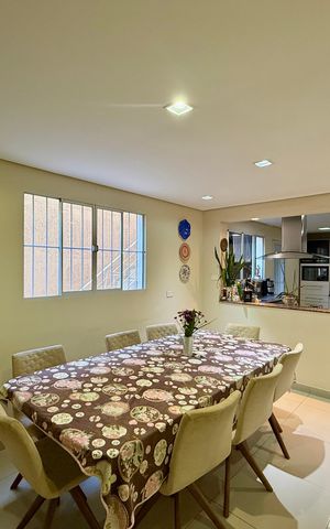 Casa à venda com 174m², 3 quartos e 2 vagas Casa à venda com 174m², 3 quartos e 2 vagasSala