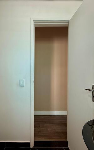 Casa à venda com 174m², 3 quartos e 2 vagas Casa à venda com 174m², 3 quartos e 2 vagasBanheiro Social