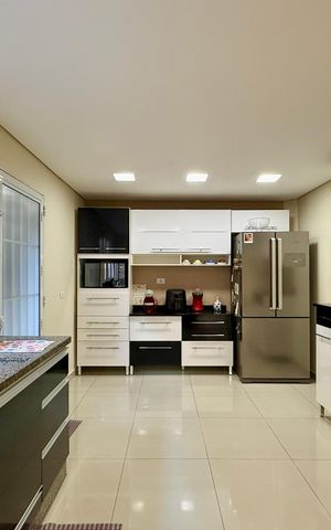 Casa à venda com 174m², 3 quartos e 2 vagas Casa à venda com 174m², 3 quartos e 2 vagasCozinha