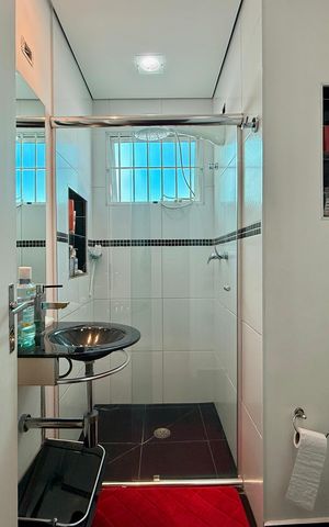Casa à venda com 174m², 3 quartos e 2 vagas Casa à venda com 174m², 3 quartos e 2 vagasBanheiro Social