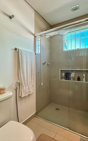 Casa à venda com 174m², 3 quartos e 2 vagas Casa à venda com 174m², 3 quartos e 2 vagasBanheiro Suíte