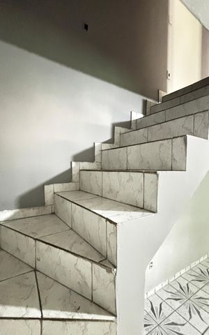 Casa para alugar com 150m², 2 quartos e 1 vaga Casa para alugar com 150m², 2 quartos e 1 vagaEscada