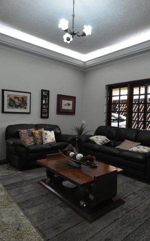 Casa à venda com 420m², 5 quartos e 4 vagasSala