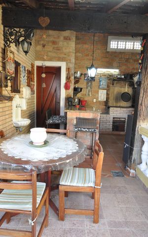 Casa à venda com 420m², 5 quartos e 4 vagasChurrasqueira