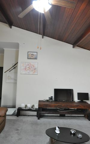 Casa à venda com 420m², 5 quartos e 4 vagasSala e TV