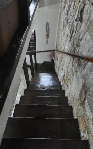 Casa à venda com 420m², 5 quartos e 4 vagasEscada