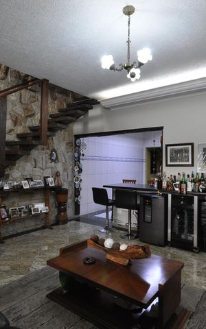 Casa à venda com 420m², 5 quartos e 4 vagasSala