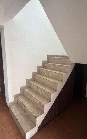 Casa para alugar com 125m², 3 quartos e 2 vagasEscada