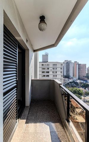 Apartamento à venda com 195m², 3 quartos e 3 vagas Apartamento à venda com 195m², 3 quartos e 3 vagasVaranda da Suíte 1