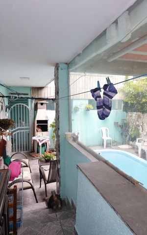 Casa à venda com 175m², 3 quartos e 1 vagaÁrea de Serviço
