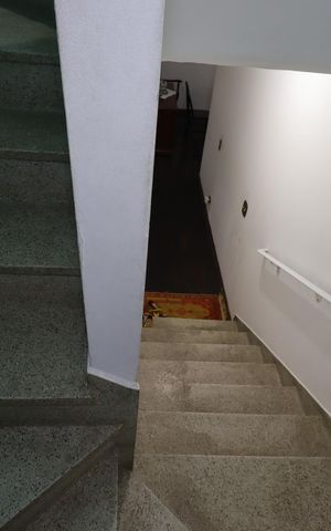 Casa à venda com 175m², 3 quartos e 1 vagaEscada