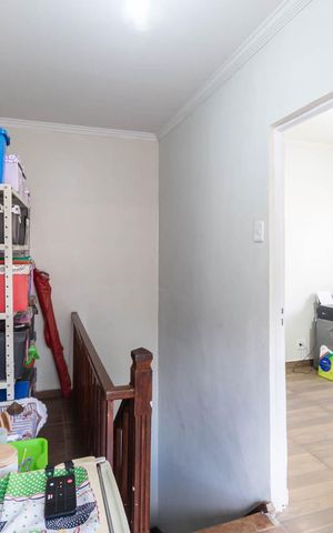 Casa à venda com 200m², 4 quartos e 2 vagasCorredor