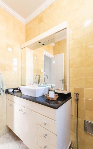 Casa à venda com 200m², 4 quartos e 2 vagasBanheiro social 