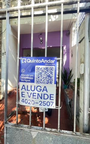 Casa à venda com 200m², 4 quartos e 2 vagas Casa à venda com 200m², 4 quartos e 2 vagasPlaquinha