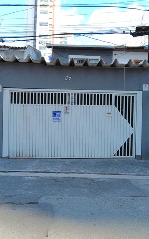 Casa à venda com 140m², 2 quartos e 2 vagasFachada