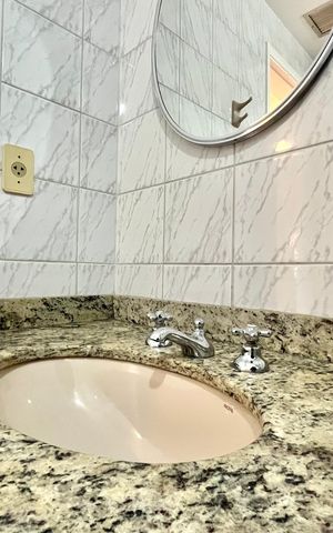 Apartamento para alugar com 70m², 2 quartos e 1 vaga Apartamento para alugar com 70m², 2 quartos e 1 vagaBanheiro Corredor