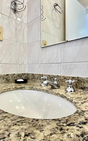Apartamento para alugar com 70m², 2 quartos e 1 vaga Apartamento para alugar com 70m², 2 quartos e 1 vagaBanheiro da Suíte