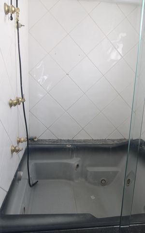 Apartamento à venda com 182m², 3 quartos e 3 vagasBanheiro da suíte 3