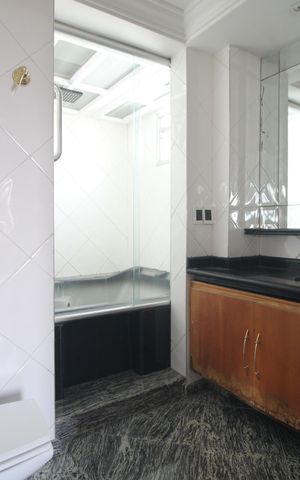 Apartamento à venda com 182m², 3 quartos e 3 vagasBanheiro da suíte 3