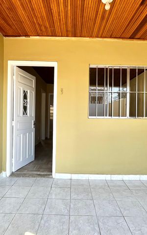 Casa à venda com 102m², 2 quartos e 1 vagaEntrada Casa 1
