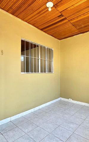 Casa à venda com 102m², 2 quartos e 1 vagaEntrada Casa 1